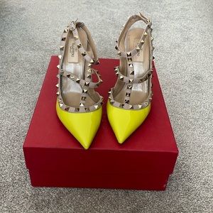 Valentino studded pumps size: 39.5 (US 8.5)
